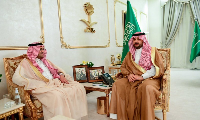 أمير منطقة الحدود الشمالية يستقبل رئيس الهيئة العامة للطيران المدني