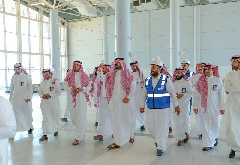 الأمير فيصل بن خالد بن سلطان يتفقد مشروع مطار عرعر الجديد