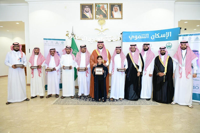 أمير منطقة الحدود الشمالية يسلّم الدفعة الأولى من وحدات الإسكان التنموي