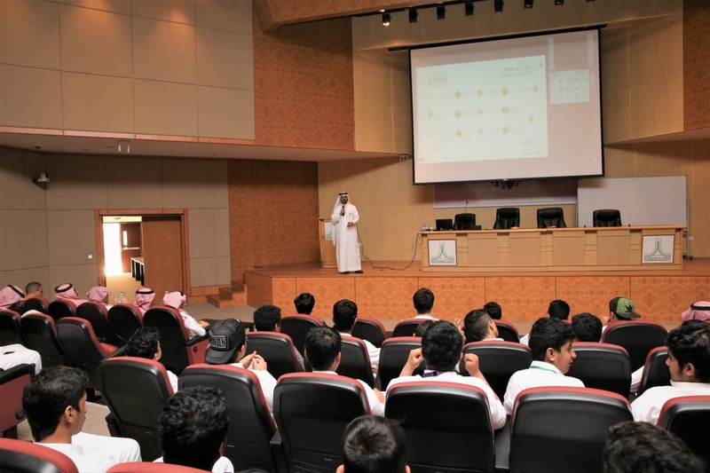 جامعة الحدود الشمالية تقيم محاضرة عن دور الشباب في تحقيق رؤية المملكة 2030