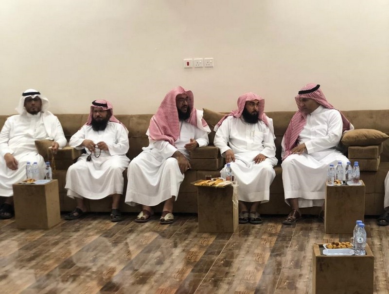 في بادرة إجتماعية رائعة ... أهالي حي الروابي بمدينة عرعر يحتفون بالسكان الجدد