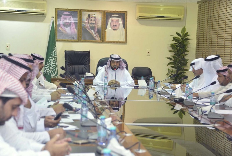 مدير عام التعليم في الحدود الشمالية يرأس اجتماع لجنة الاستعداد الرابع