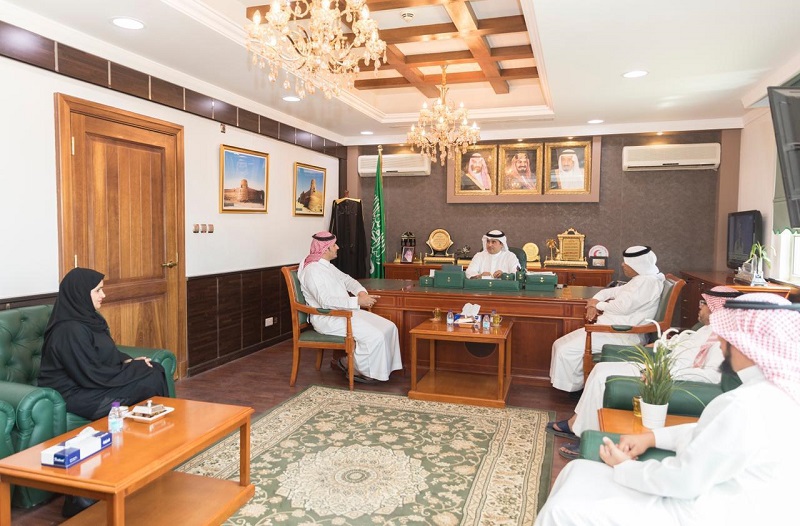 محافظ رفحاء يستقبل المشرف العام للتطوير والتنمية الاجتماعية للمناطق بوزارة العمل والتنمية