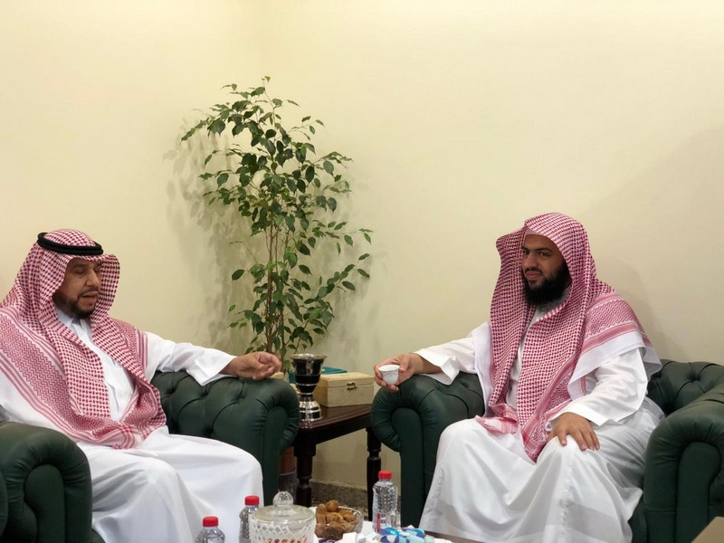 مدير تعليم الحدود الشمالية يقوم بزيارة فضيلة رئيس المحكمة بعرعر