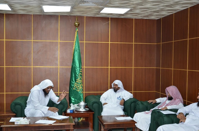 فرع وزارة الشؤون الإسلامية بالحدود الشمالية يعقد اجتماعاً للنظر في تجاوزات منسوبي شؤون المساجد