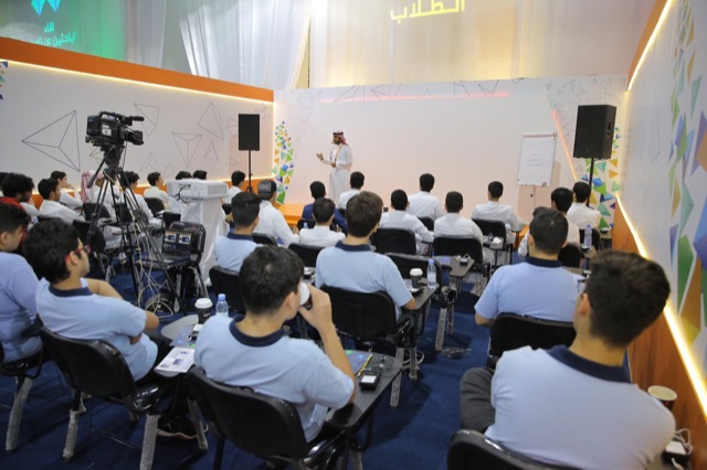 مختصون في التوظيف والتدريب يحثون الطلاب على إدراك ميولهم المهنية مبكراً