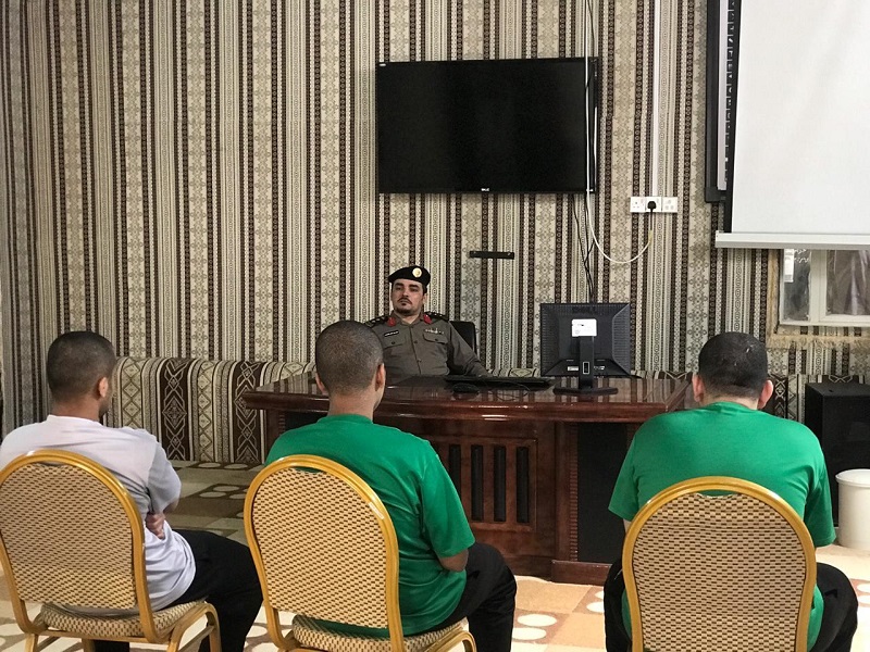 محاضره توعويه عن الأمن الفكري والابتزاز الإلكتروني بدار الملاحظة بالتعاون مع شرطة منطقة الحدود الشمالية