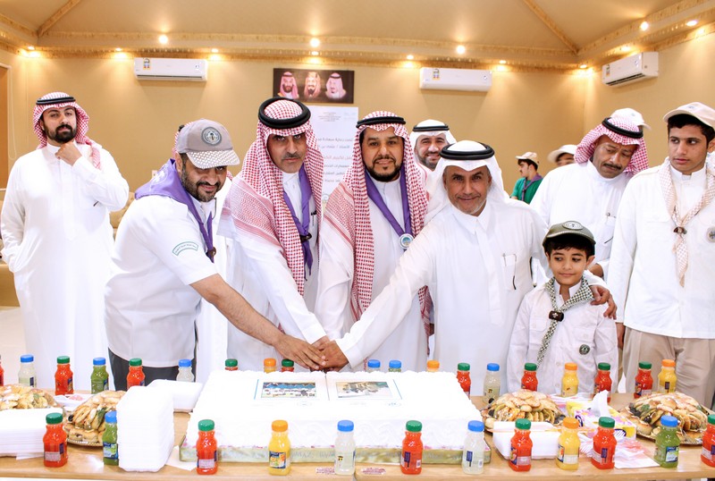 العثمان يكرم الكشافين المشاركين في خدمة ضيوف الرحمن لحج عام ١٤٤٠هـ