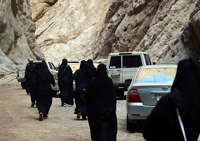 “نيوم” تستقبل أول وفد سياحي نسائي من مختلف مناطق المملكة