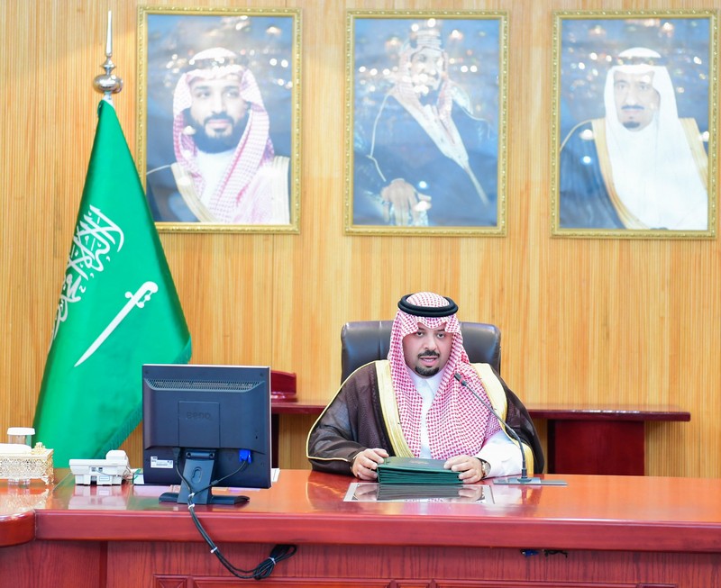 الأمير فيصل بن خالد بن سلطان يستقبل الوكلاء والمحافظين وكبار الموظفين بإمارة المنطقة