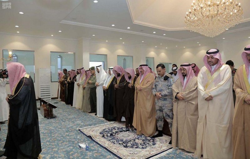 وكيل إمارة الحدود الشمالية للشؤون الأمنية يتقدم جموع المصلين في صلاة الاستسقاء