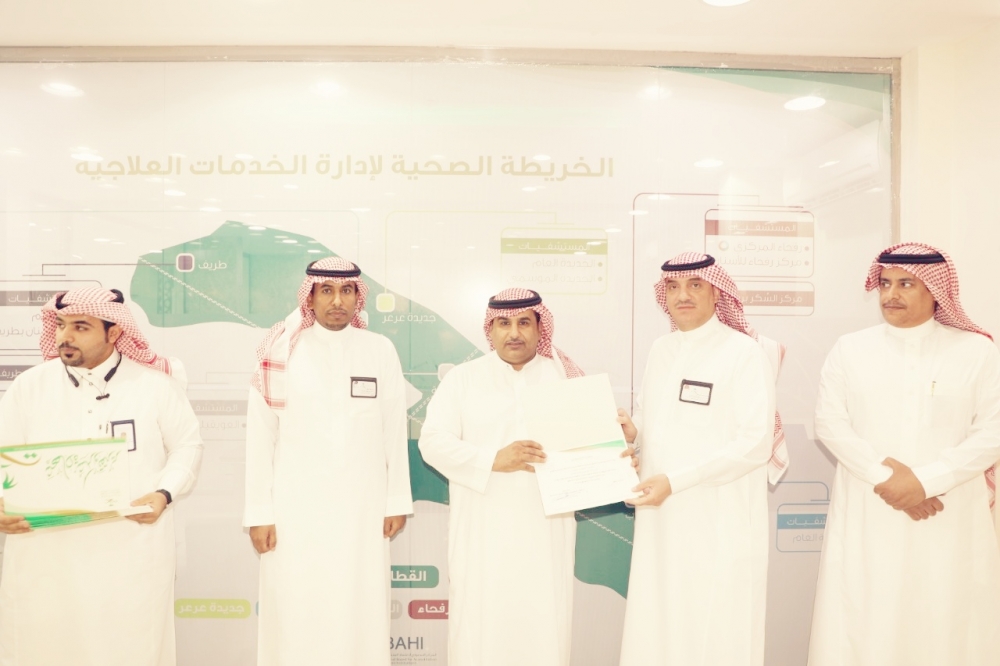 مدير الشؤون الصحية بالنيابة يكرم الأستاذ : منصور شايم العنزي نظير جهوده المميزة