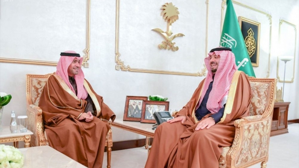 سمو أمير الحدود الشمالية يستقبل وزير الإسكان ويطلع على مشاريع الوزارة بالمنطقة