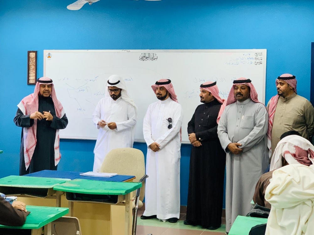 مدير تعليم الحدود الشمالية يتفقد قطاع رفحاء التعليمي