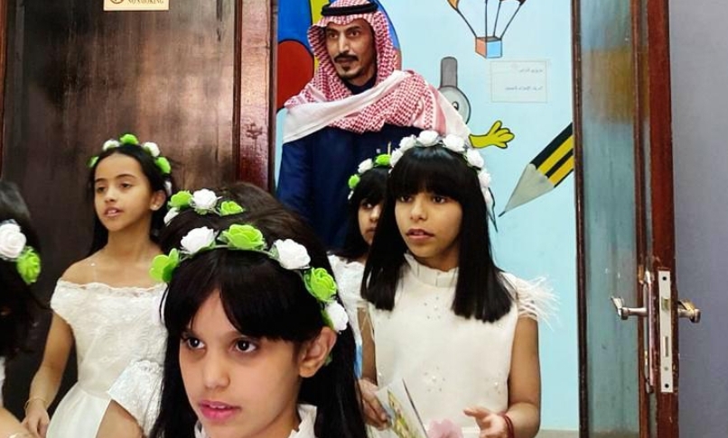 المكتبة العامة تستقبل طالبات مدارس عرعر