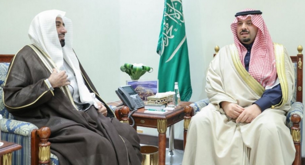 سمو أمير منطقة الحدود الشمالية يستقبل رئيس كتابة العدل بالمنطقة