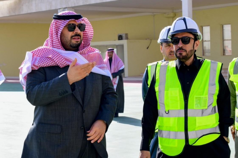 سمو الأمير فيصل بن خالد يتفقد مشروع المركز الحضاري بمدينة عرعر