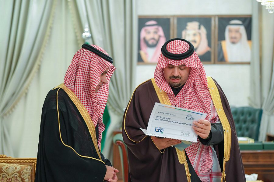 سمو أمير الحدود الشمالية يستقبل مدير صندوق تنمية الموارد البشرية ( هدف )