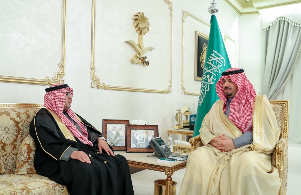 سمو أمير منطقة الحدود الشمالية يتسلم التقرير السنوي لفرع إدارة الاتصالات والأنظمة الأمنية بالمنطقة