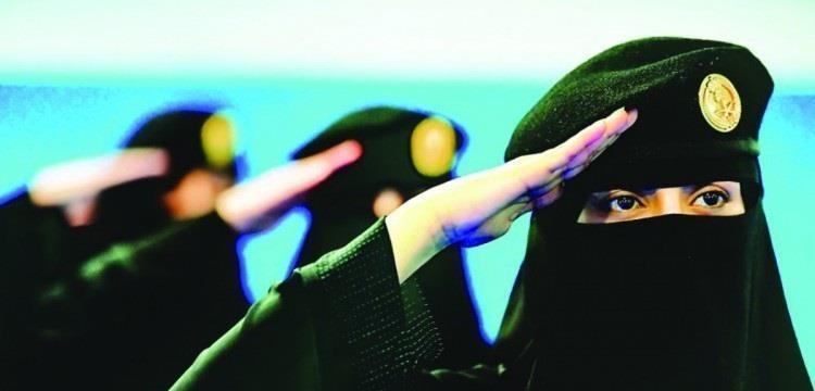 المئات من المواطنات ينتظمن في دورات أساسية للالتحاق بـ5 قطاعات عسكرية