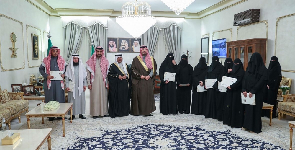 سمو أمير الحدود الشمالية يكّرم الفائزات في مبادرة النادي الأدبي