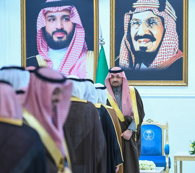 سمو أمير الحدود الشمالية يستقبل المواطنين في جلسته المسائية