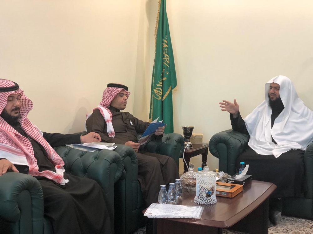 فضيلة رئيس المحكمة العامة بعرعر يستقبل مسؤولي فرع وزارة العمل بالمنطقة