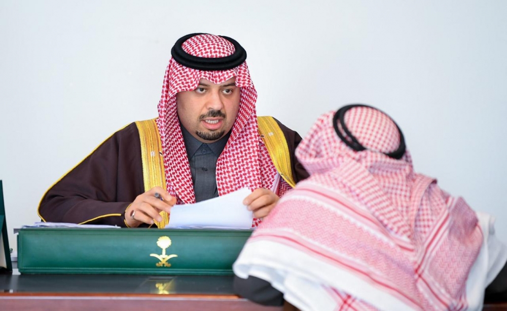 سمو أمير منطقة الحدود الشمالية يستقبل المواطنين بمحافظة رفحاء