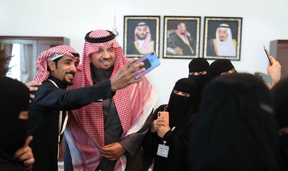 سمو أمير منطقة الحدود الشمالية يستقبل رؤساء وأعضاء الفرق التطوعية ويدشن جمعية