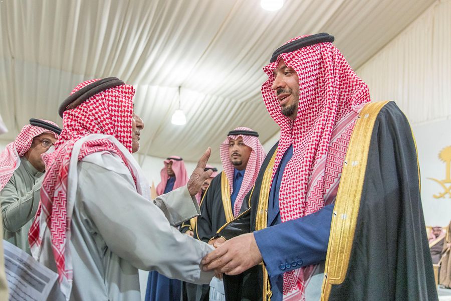 سمو أمير الحدود الشمالية يتفقد محافظة العويقيلة