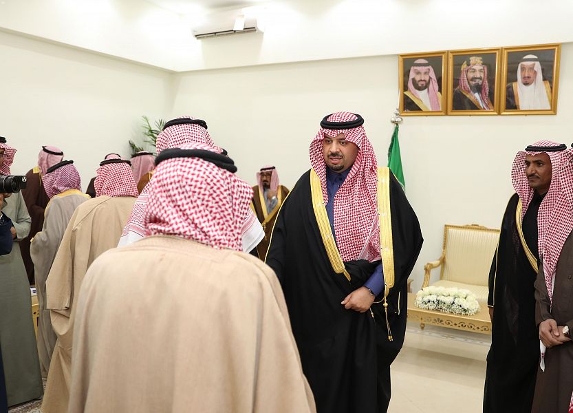 سمو أمير منطقة الحدود الشمالية يلتقي بالمهتمين بتنمية الثروة الحيوانية بمحافظة العويقيلة