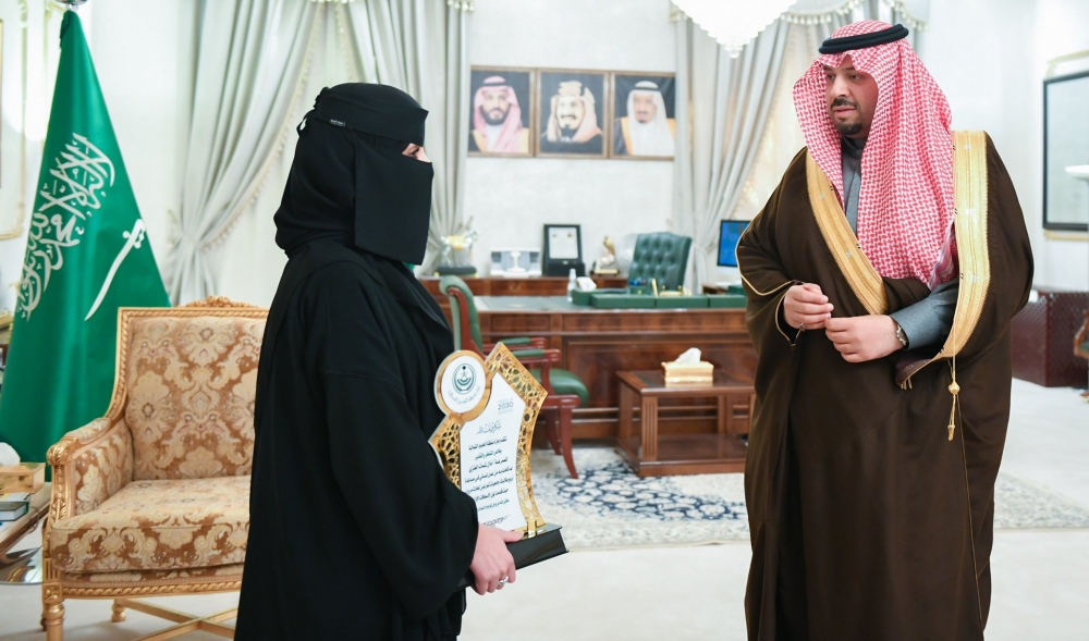 أكدت أن تكريم سمو أمير منطقة الحدود الشمالية وسام تفتخر به .. الممرضة آمال شمات : كل كلمات الشكر لا تكفي لصحيفة الجميع .. عرعر اليوم