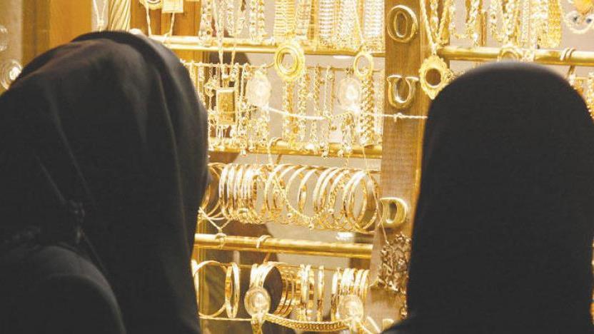 تاجر ذهب يكشف طرق الغش التي يلجأ إليها بعض محال بيع المجوهرات