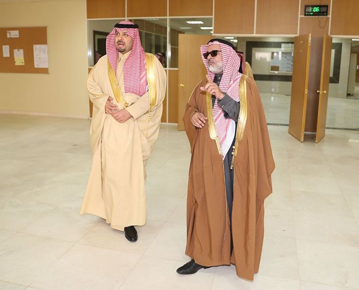 سمو أمير الحدود الشمالية يتفقد كلية العلوم والآداب بفرع الجامعة بمحافظة طريف