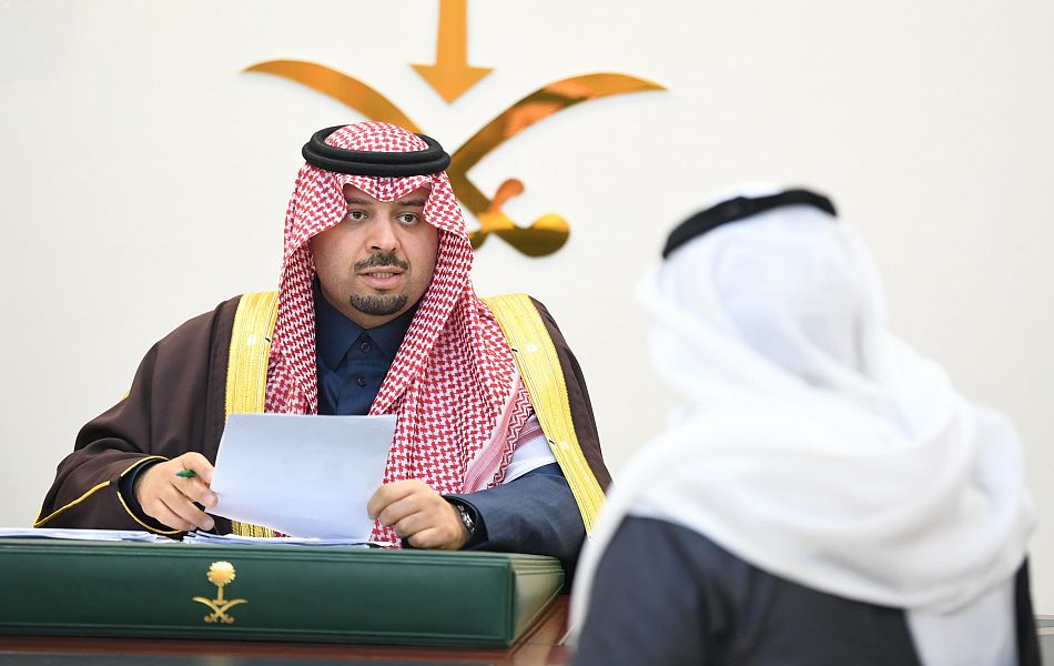 سمو أمير منطقة الحدود الشمالية يستقبل المواطنين بمحافظة طريف