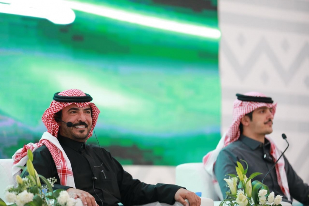 قصائد الربع والسهلي تحلّق في سماء الصقور بطريف