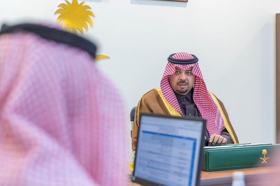 سمو أمير الحدود الشمالية يرأس اجتماع المجلس المحلي بمحافظة طريف