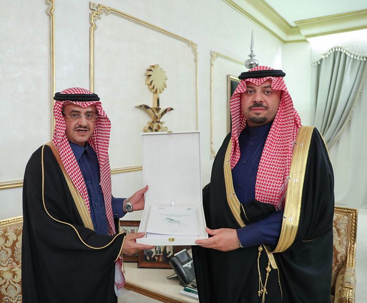 سمو أمير منطقة الحدود الشمالية يستقبل مدير معهد الإدارة العامة