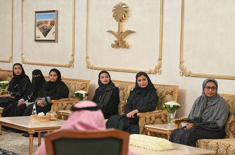 سمو أمير الحدود الشمالية يستقبل فريق مركز أبحاث التوحد بمستشفى الملك فيصل التخصصي