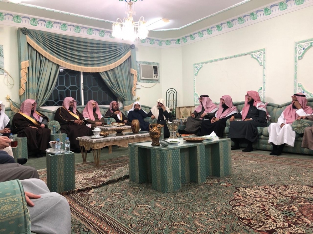 فضيلة رئيس المحكمة العامة بعرعر يستقبل بمنزله عضو هيئة كبار العلماء الشيخ الدكتور : عبدالسلام السليمان