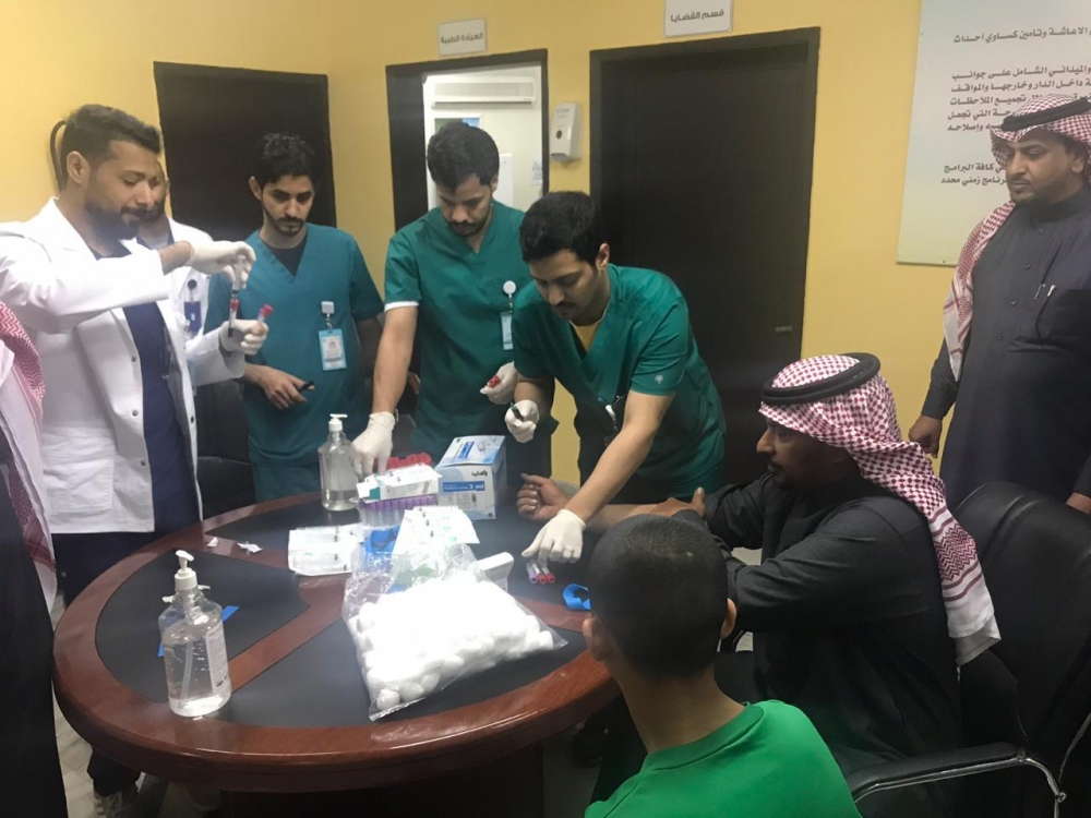 قسم المختبر بمستشفى النساء والولادة والأطفال ينفذ مبادرة تحليل ( أنيميا نقص الحديد ) لنزلاء وموظفين دار الملاحظة الاجتماعية بعرعر