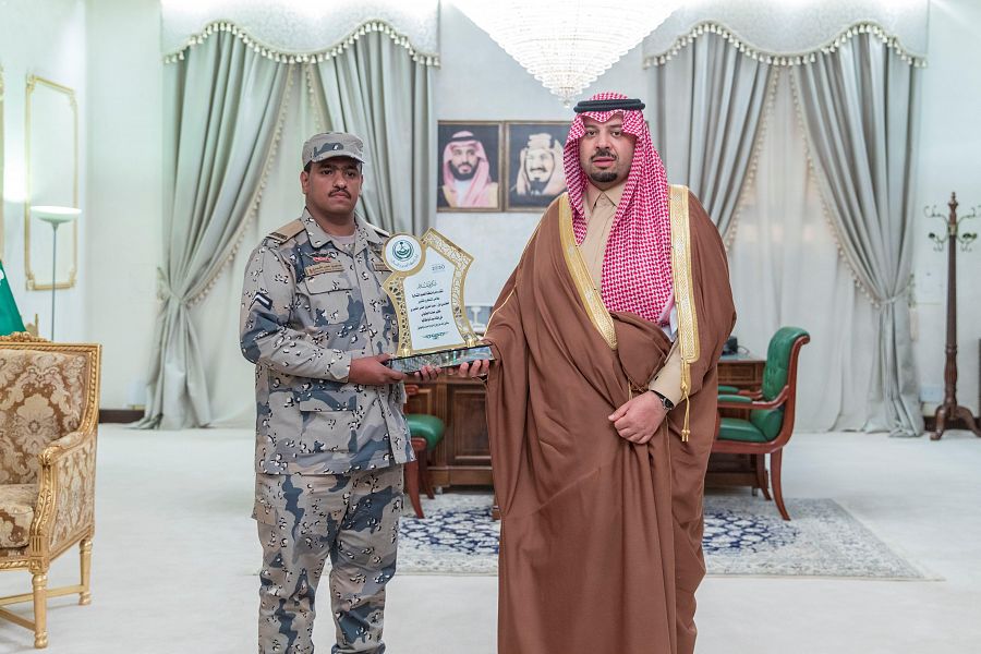 سمو أمير الحدود الشمالية يكّرم