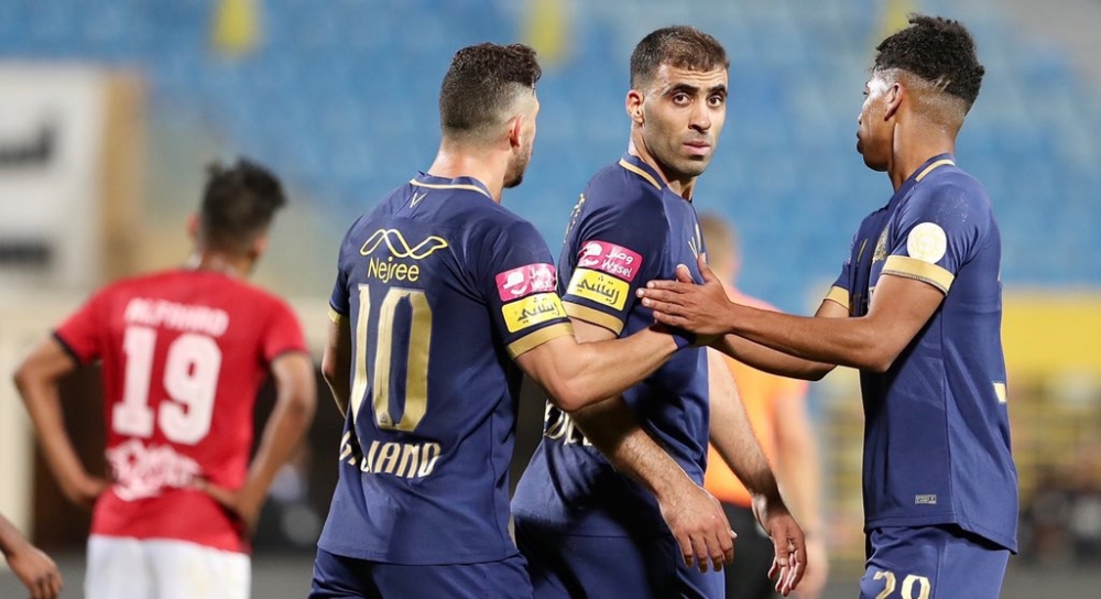 النصر يضرب الرائد برباعية .. ويقلص الفارق مع المتصدر