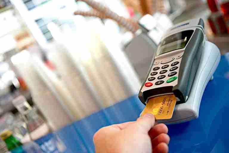 مؤسسة النقد توجه البنوك والمصارف بتوفير وسائل الدفع الإلكتروني لأنشطة الخدمات الشخصية