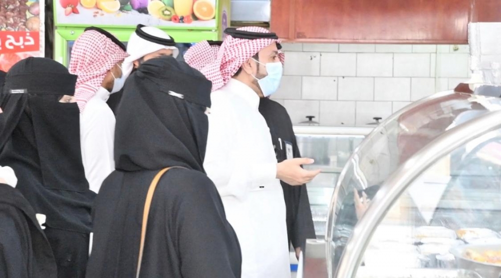 أمين أمانة الحدود الشمالية يقوم بعمل جولات ميدانية ويوجه بايقاف البصمة للموظفين