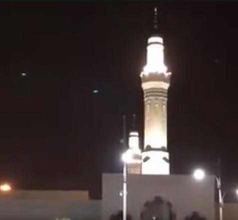 المؤذنون ينادون: