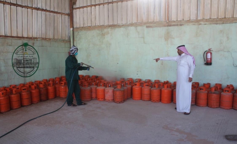 بلدية شعبة نصاب تعقم محلات الغاز احترازياً