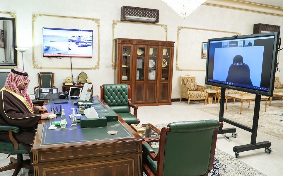 سمو أمير الحدود الشمالية يتواصل عبر