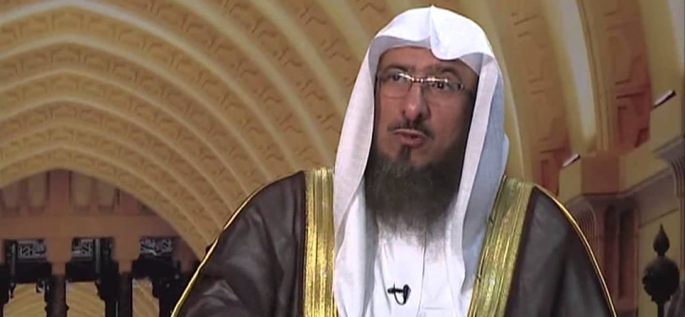 ما حكم مَن قال يُحرم علي أن أفعل أمراً وفعله؟ .. الشيخ