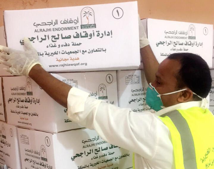 جمعية ابن شريم توزع عدد من السلات الغذائية